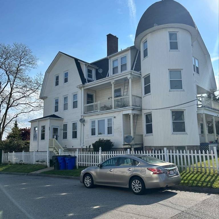 584 Mount Hope Ave #1, Fall River, MA 02724