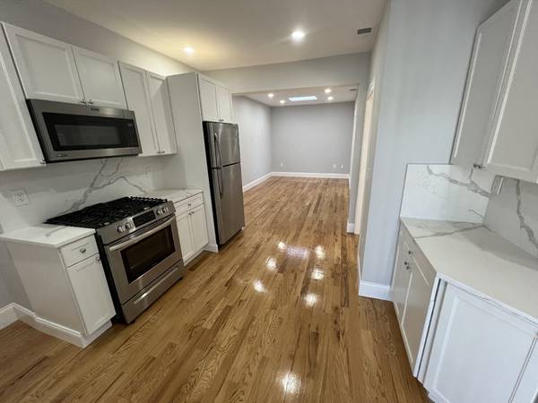 372 Oxford St #6, Cambridge, MA 02140