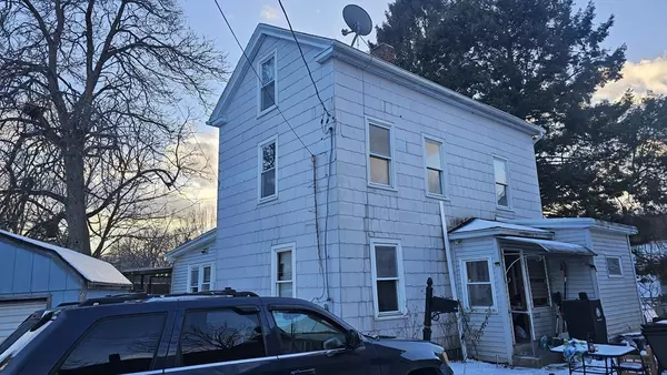 52 Pulaski St, Ware, MA 01082