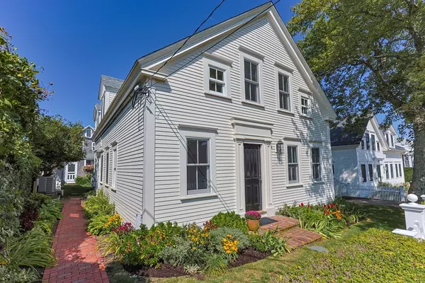 592 Commercial St, Provincetown, MA 02657