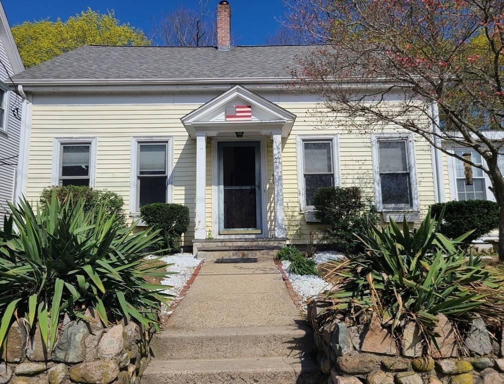 Rockland, MA 02370,27 W Water St