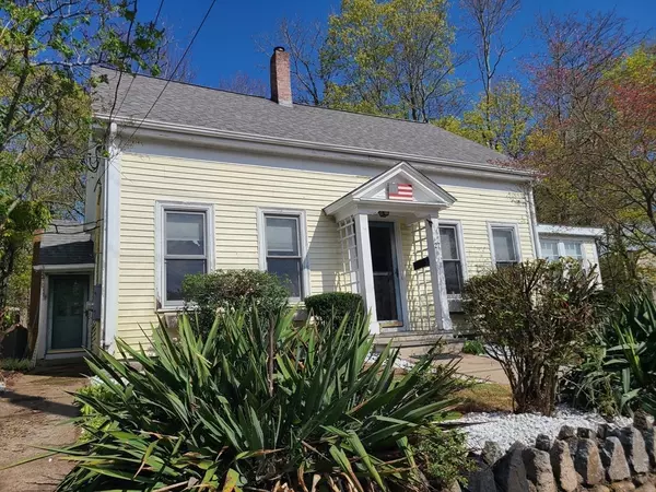 Rockland, MA 02370,27 W Water St