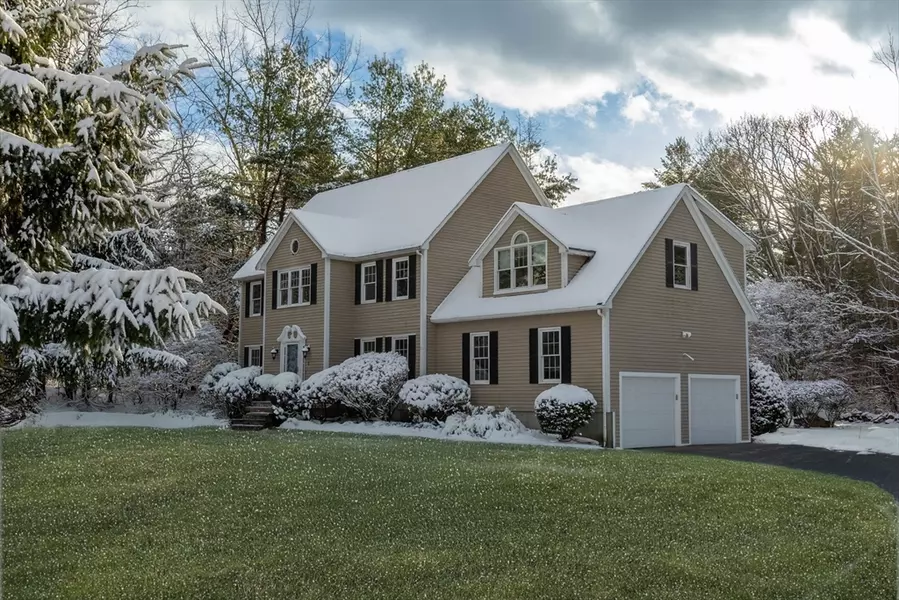 4 Tubwreck Dr, Medfield, MA 02052