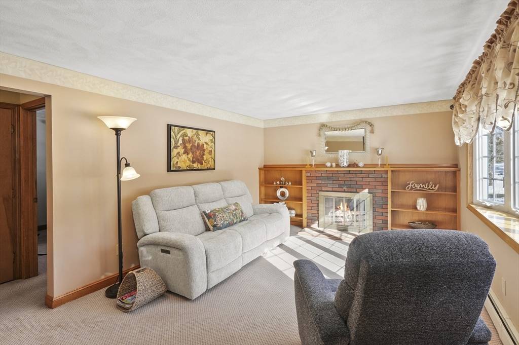 Billerica, MA 01821,22 Charme Road