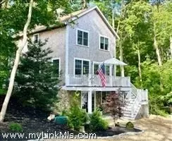 82 Skiff Ave, Tisbury, MA 02568