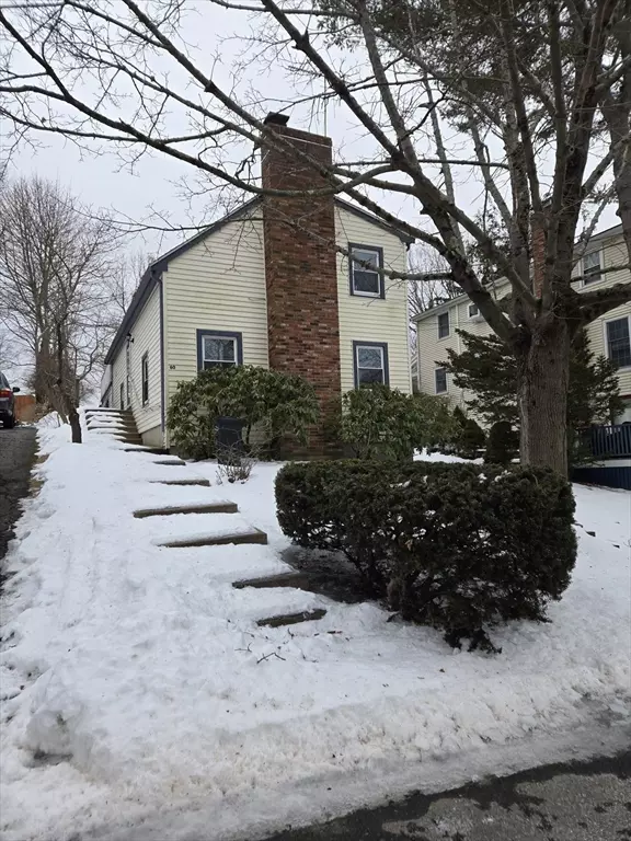 Marblehead, MA 01945,60 Maverick St