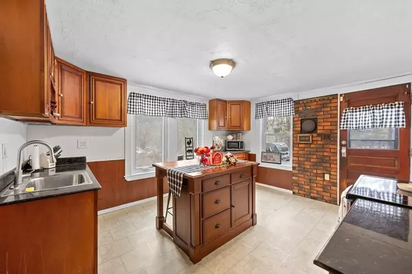 567 Ashland Ave, Southbridge, MA 01550