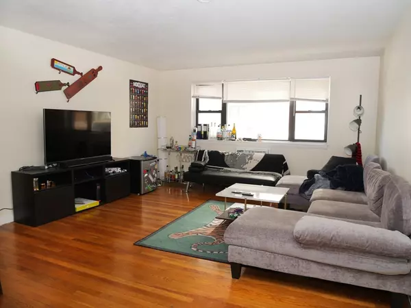 1027 Commonwealth #27, Boston, MA 02215