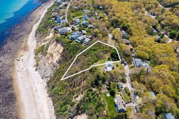 32 Shore Dr, Plymouth, MA 02360