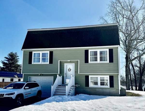 16 Ronald Ln, Lowell, MA 01854