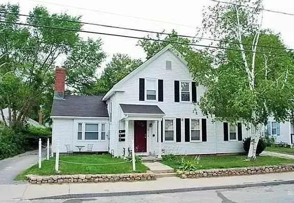 13 Sawyer St, Wareham, MA 02571