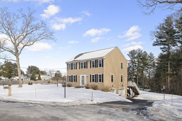 18 Hillsview St, Canton, MA 02021