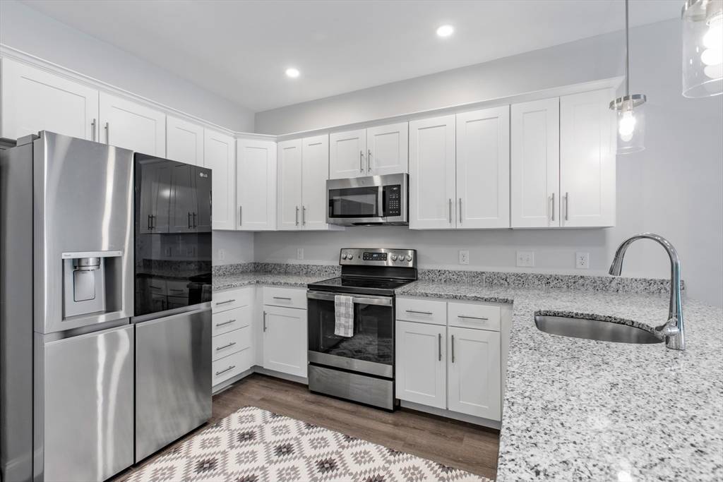 Clinton, MA 01510,3211 Briarwood Vlg #3211