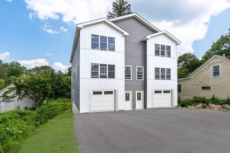 17 Crosby St #A, Webster, MA 01570