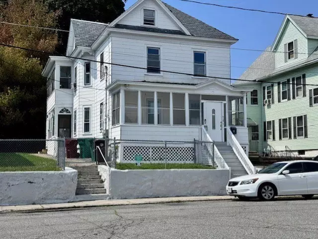 74 Fisher St, Lowell, MA 01850