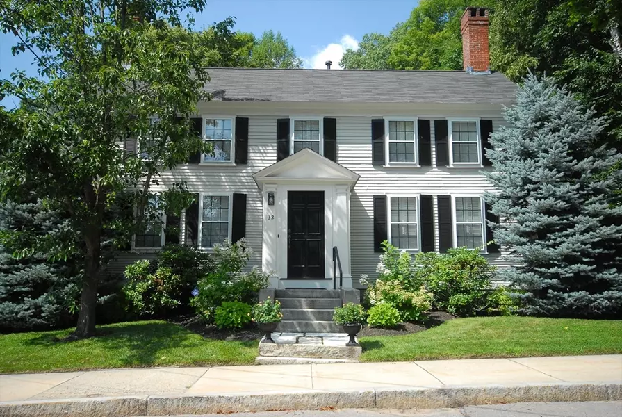 32 Court Ln #32, Concord, MA 01742