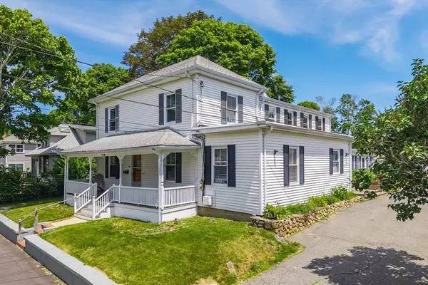 48 Walker St, Falmouth, MA 02540