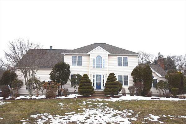 37 Nachaomet Rd, Lakeville, MA 02347