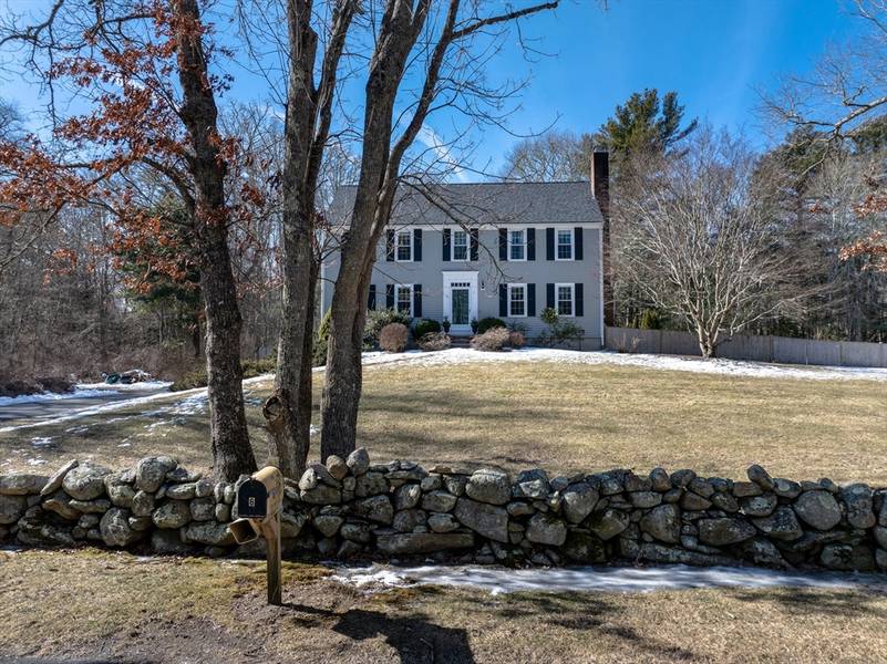 6 Old Mattapoisett Neck Rd, Mattapoisett, MA 02739