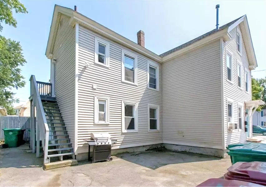 581 Lakeview Ave, Lowell, MA 01850