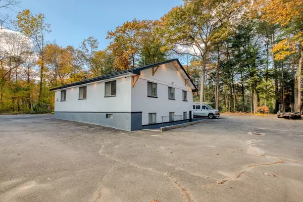 Simsbury, CT 06070,2 Gordon St