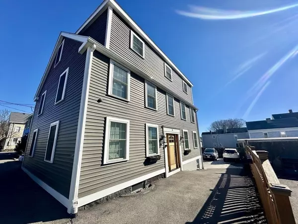 8 Osborne St #3, Salem, MA 01970