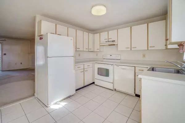 Granby, MA 01033,55 Pleasant St #14