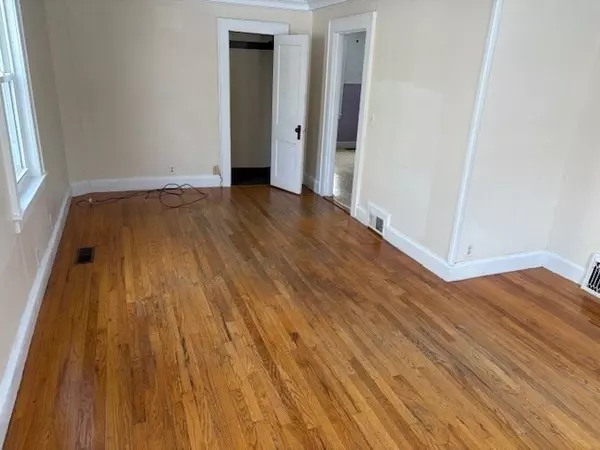Westfield, MA 01085,50-52 Orange Street