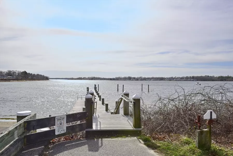 50 Oak St, Wareham, MA 02571