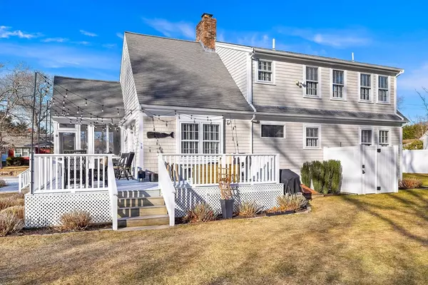 Falmouth, MA 02556,24 Hunt St