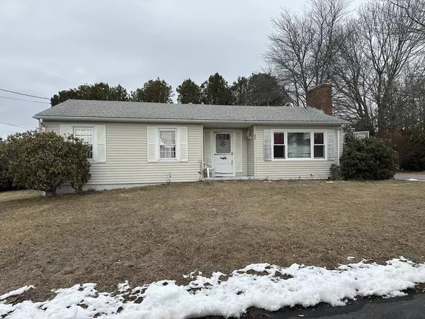 84 New Hampshire Ave, Somerset, MA 02726