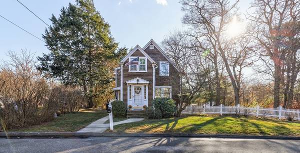 23 Fairfax St, Shrewsbury, MA 01545