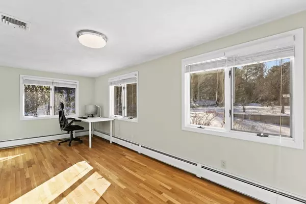 302 Old Post Rd, Sharon, MA 02067