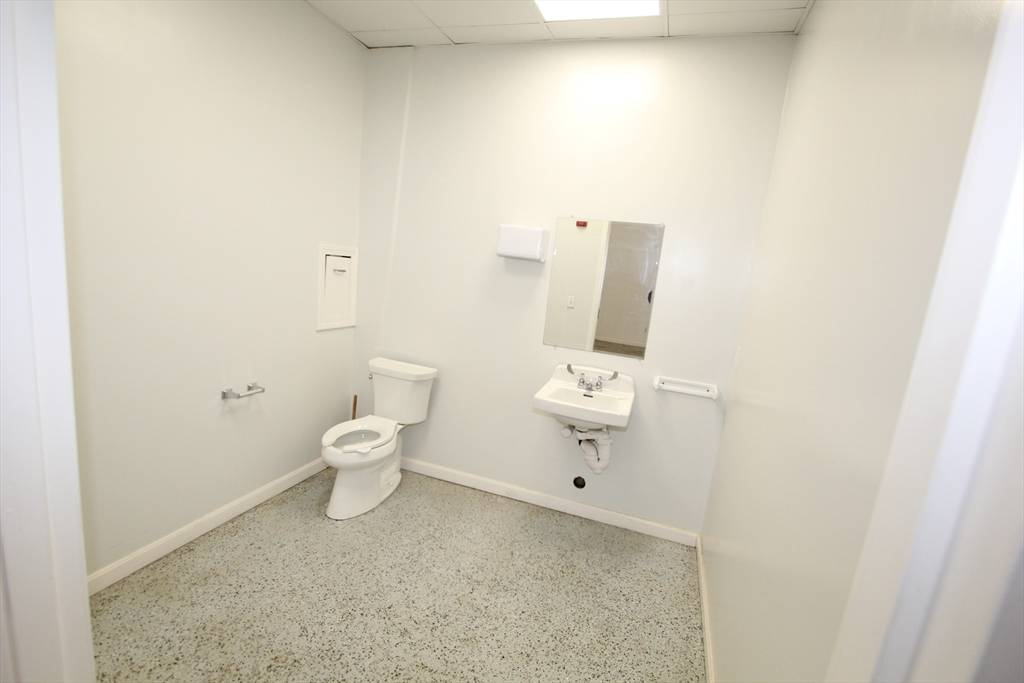 North Andover, MA 01845,2302 Turnpike St #4