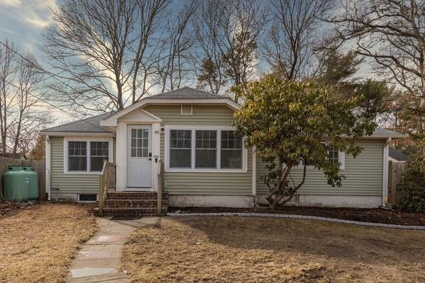 43 Wilson Ave, Bourne, MA 02532