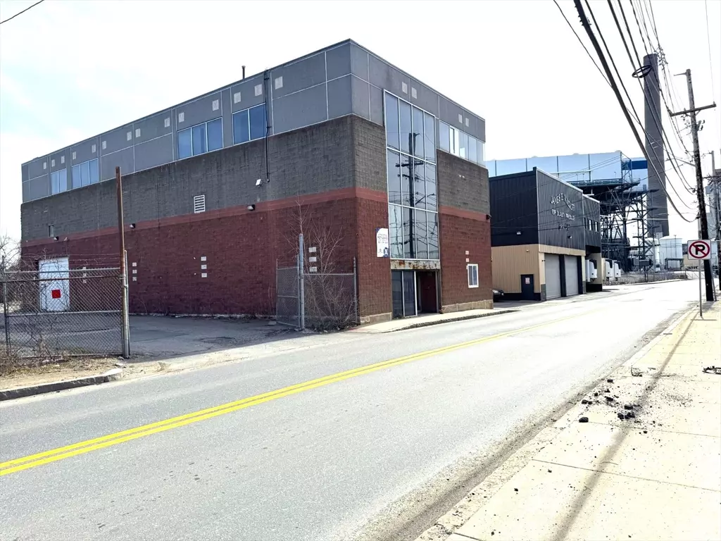 Everett, MA 02149,4 Betty Street #3