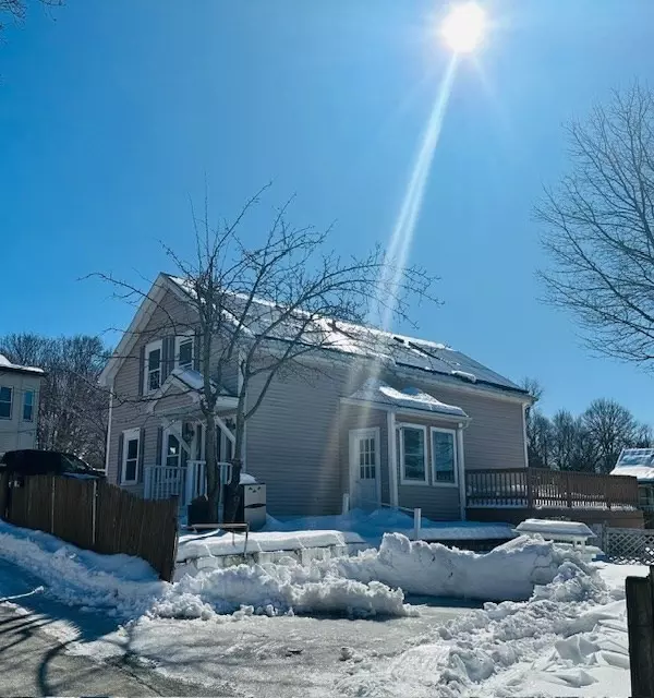 5 Coburn Ct, Lowell, MA 01854