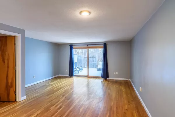 Amherst, MA 01002,17 Webster Ct #17