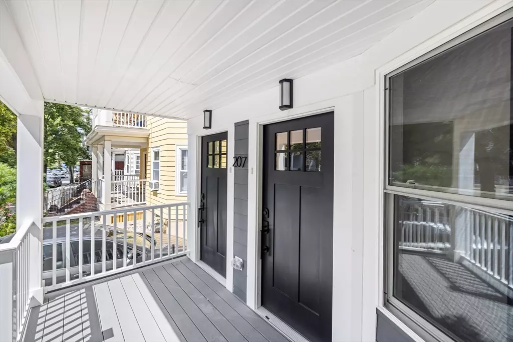 Somerville, MA 02143,207 Highland Ave #B