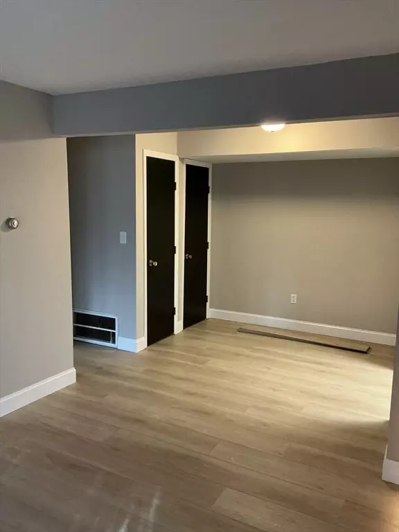 Abington, MA 02351,8 Kingswood Dr #3