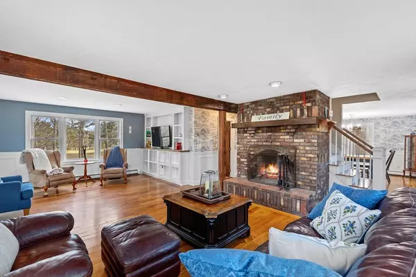268 Club Valley Dr, Falmouth, MA 02536