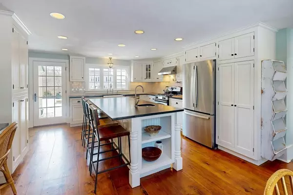 Medfield, MA 02052,679 Main St