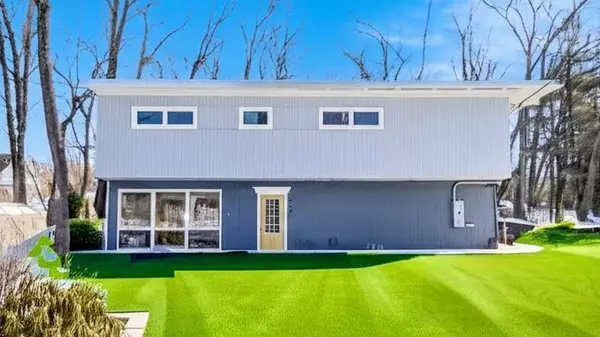 338 Church St, Northbridge, MA 01588