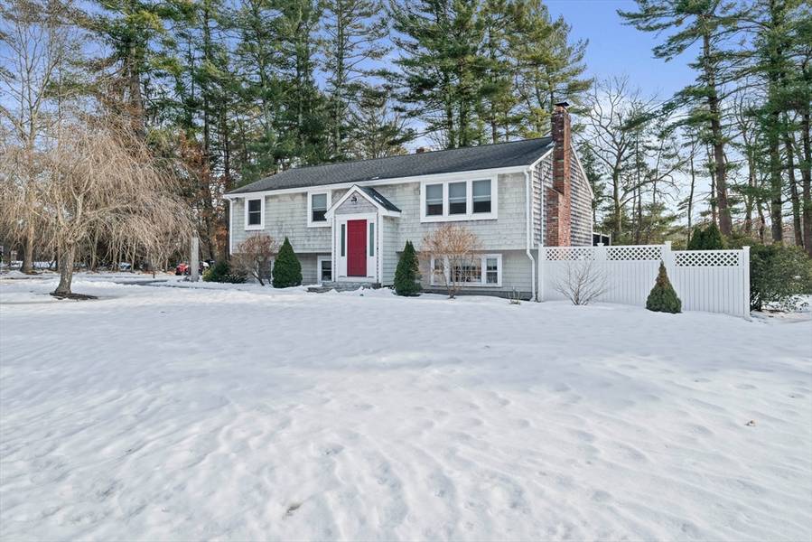 23 Meadow Ln, Duxbury, MA 02332