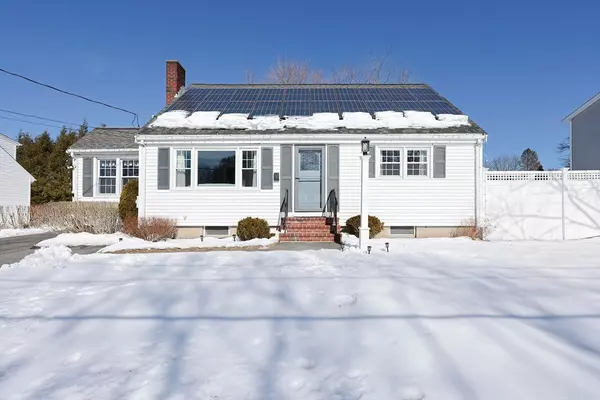 5 Clinton Ave, Walpole, MA 02081