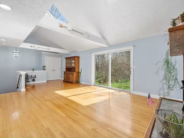 Holliston, MA 01746,655 Central St