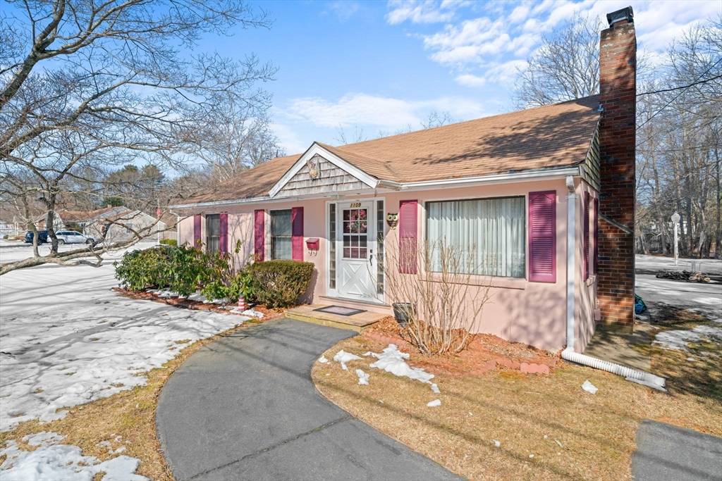1109 Cohannet St, Taunton, MA 02780