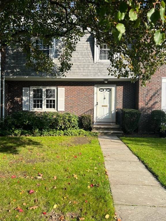 11 Town House Dr #11, Newton, MA 02460