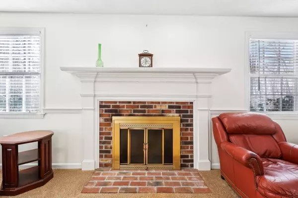 Stow, MA 01775,17 Wedgewood Rd