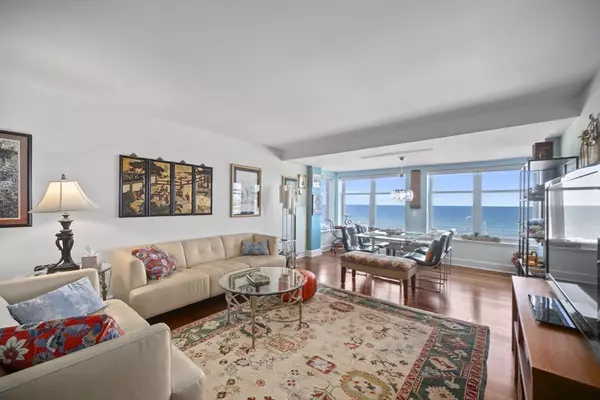 Hull, MA 02045,9 Park Ave #414